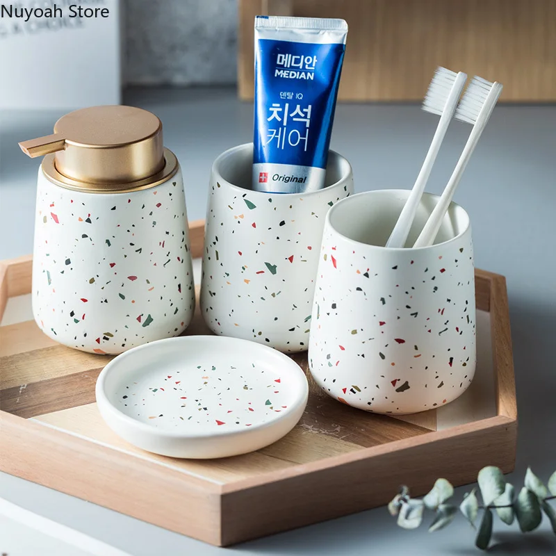 Europese badkamerdecoratieset, - Zara Home Bathroom Set recensie en prijs
