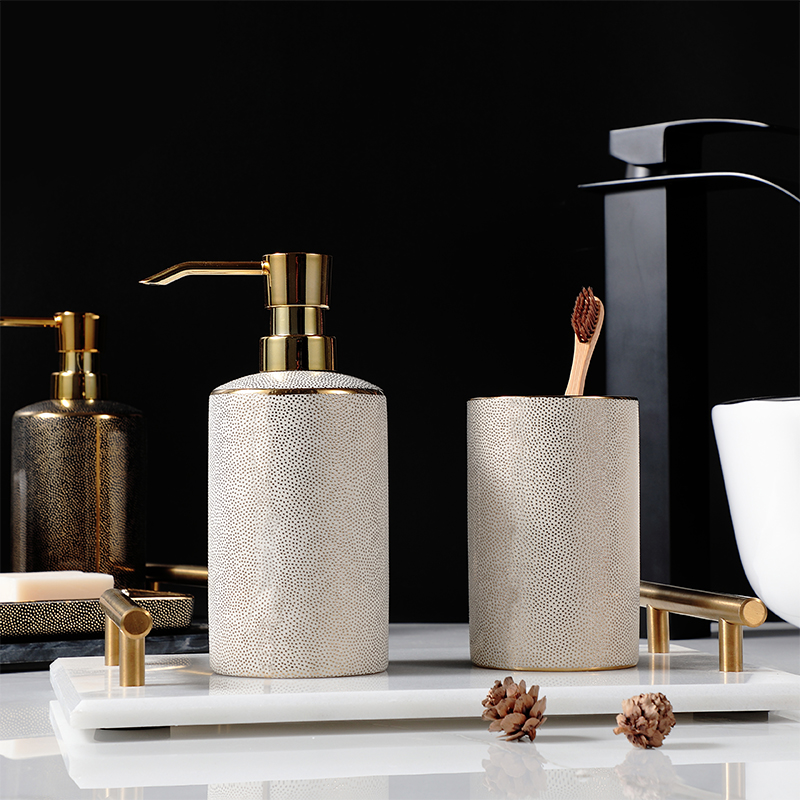Keramische zeepdispenser voor  - Zara Home Bathroom Set recensie en prijs